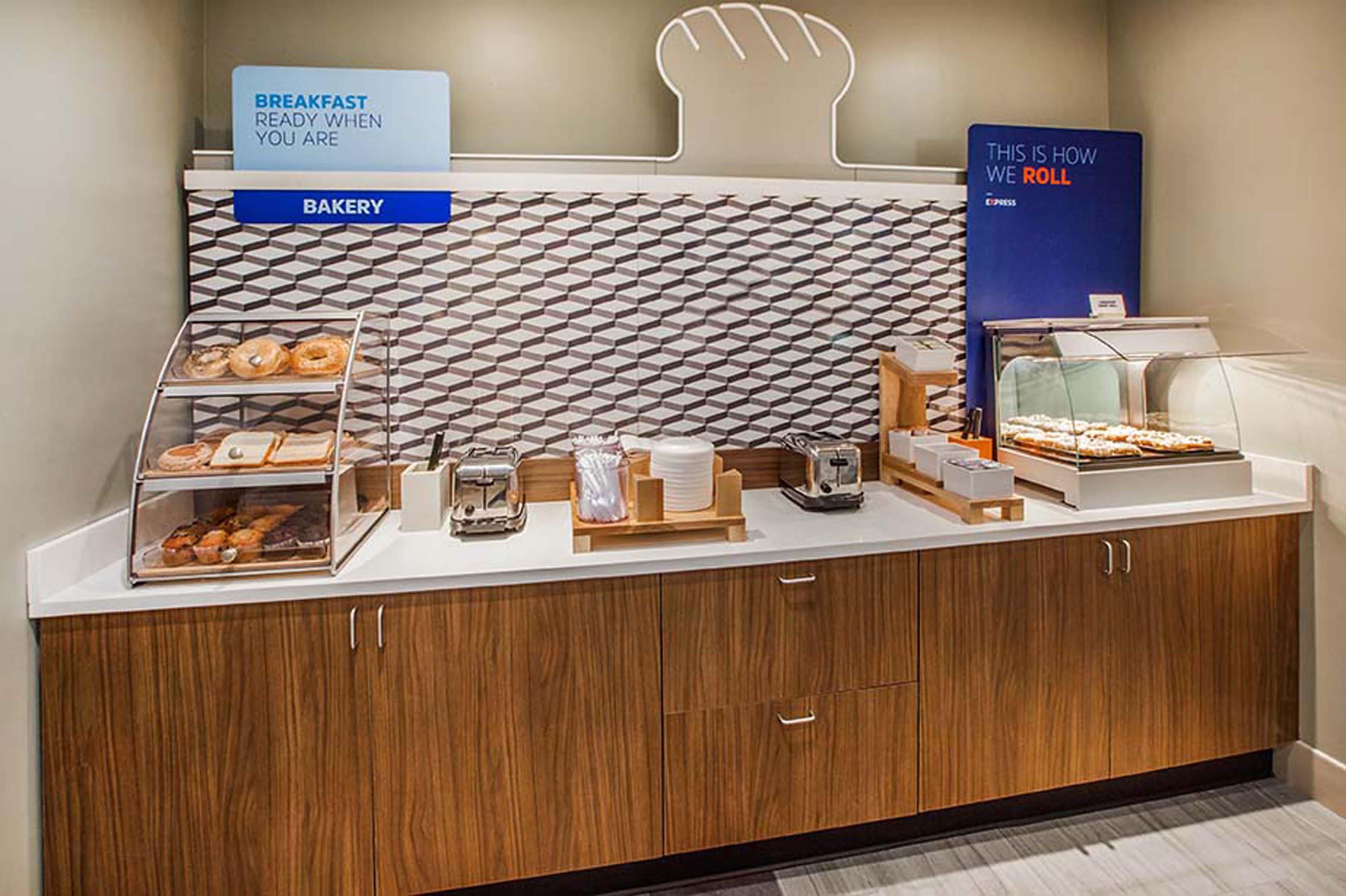 Holiday Inn Express Hotel & Suites Woodland Hills By Ihg Лос-Анджелес Екстер'єр фото