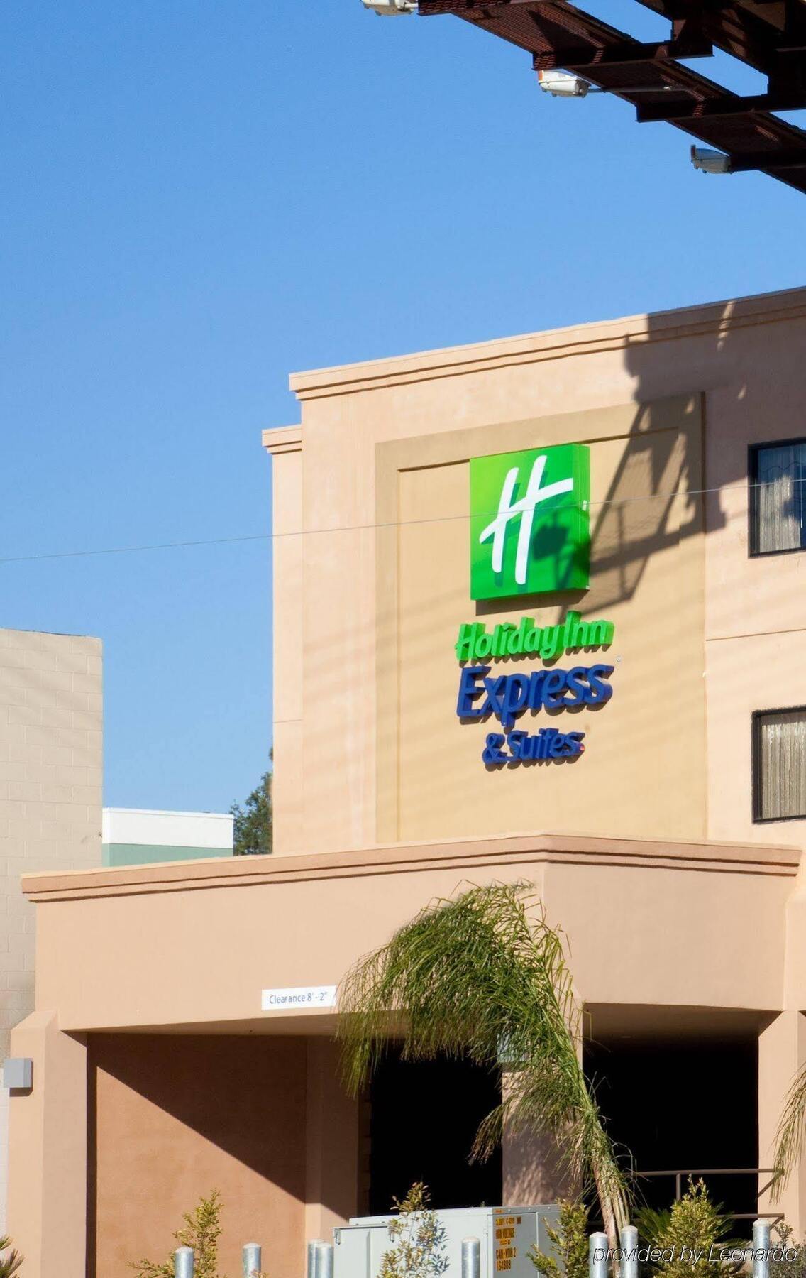 Holiday Inn Express Hotel & Suites Woodland Hills By Ihg Лос-Анджелес Екстер'єр фото